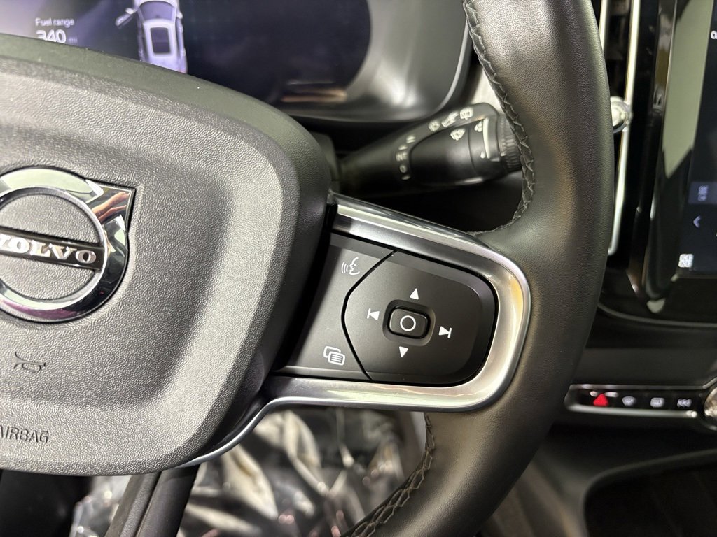Used 2024 Volvo XC40 B5 Core image 21