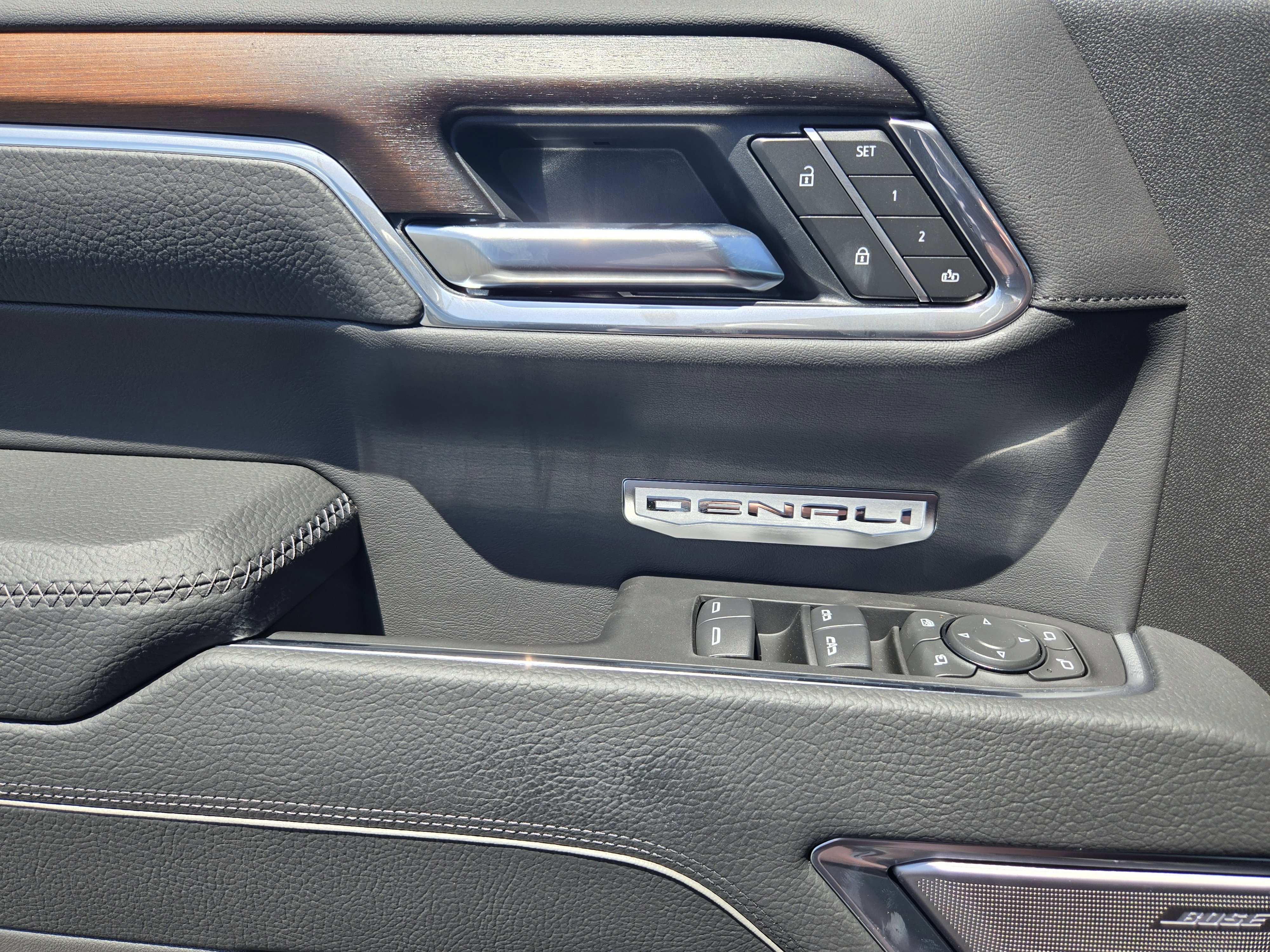 New 2025 GMC Sierra 1500 Denali w/ Denali Reserve Package image 16