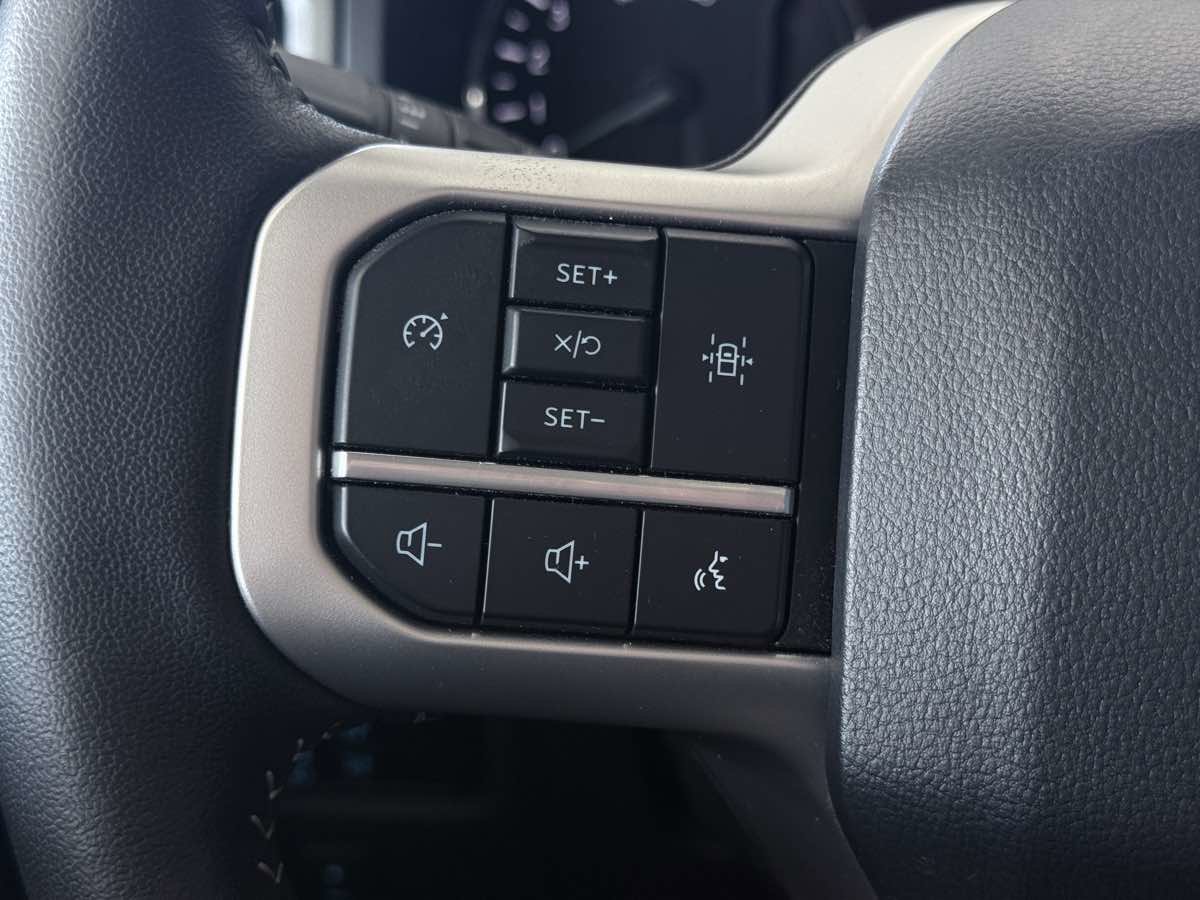 Used 2024 Ford Expedition XLT image 43