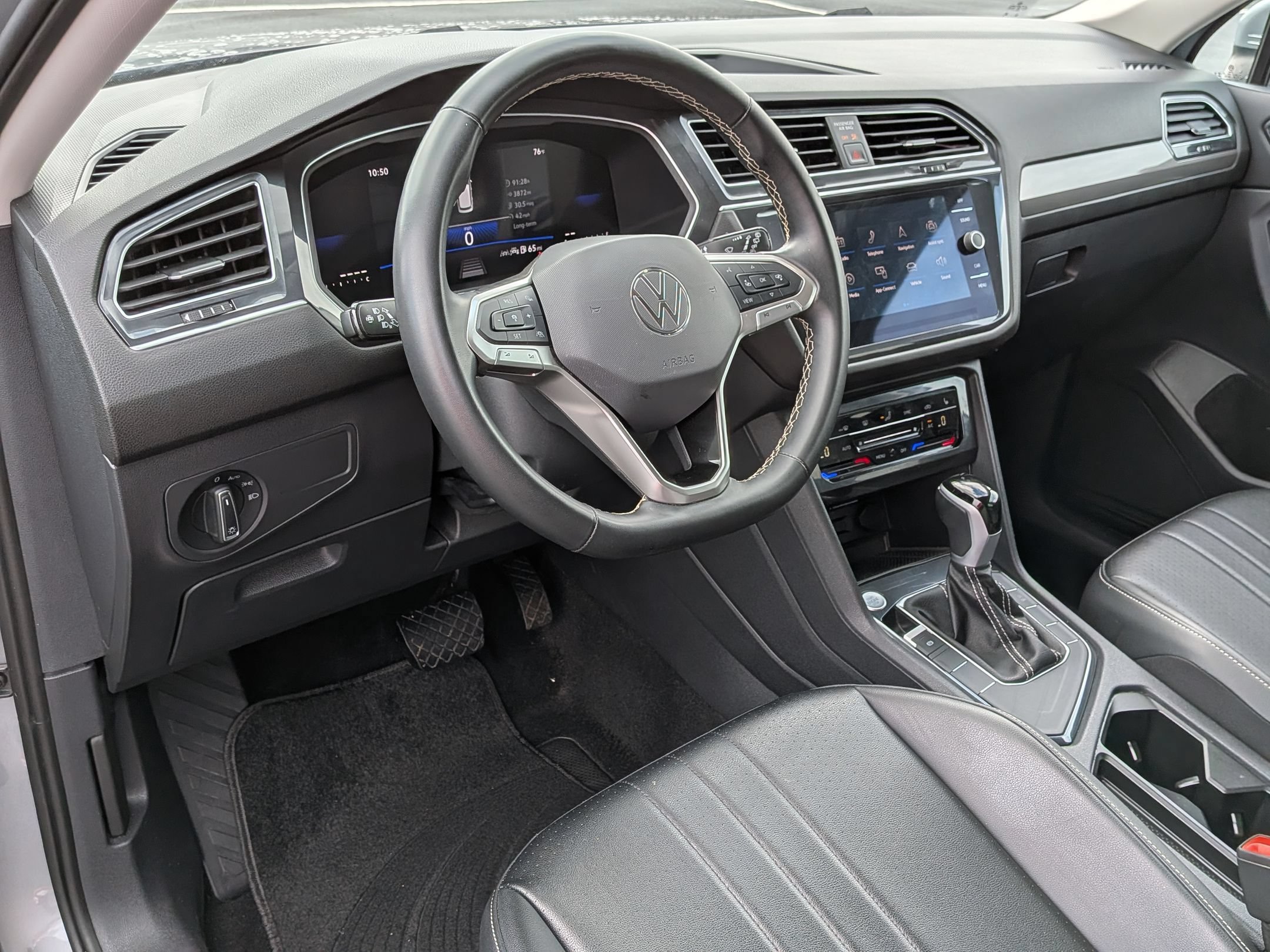 Used 2024 Volkswagen Tiguan SE FWD image 16
