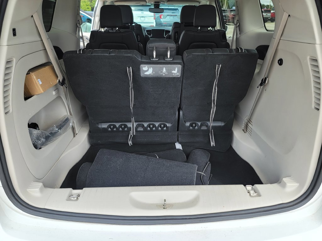 Used 2020 Chrysler Pacifica Touring-L Plus FWD image 17