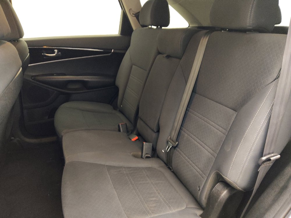 Used 2019 Kia Sorento S image 18