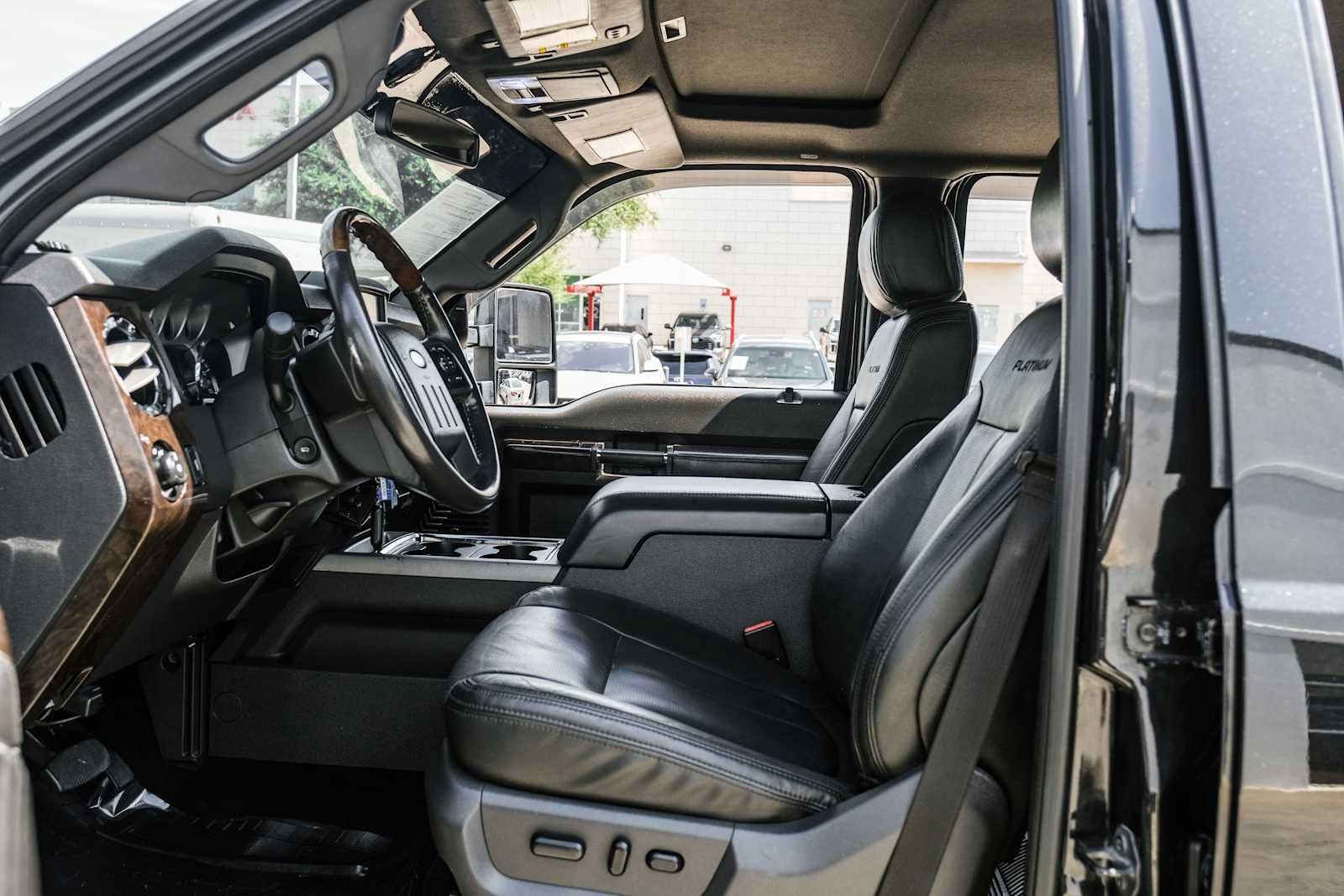 Used 2014 Ford F250 Platinum w/ FX4 Off-Road Package AWD/4WD image 4