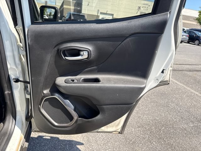Used 2019 Jeep Renegade Limited w/ UConnect 8.4 Nav Group AWD/4WD image 14
