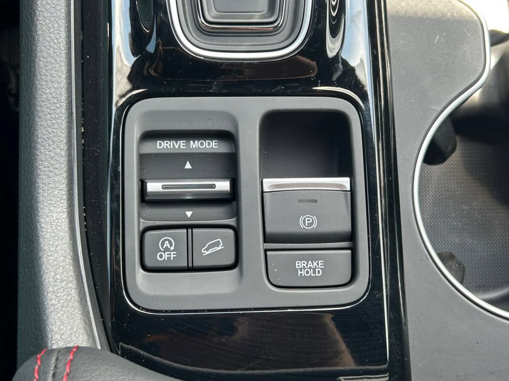Used 2025 Honda Pilot Black Edition image 33