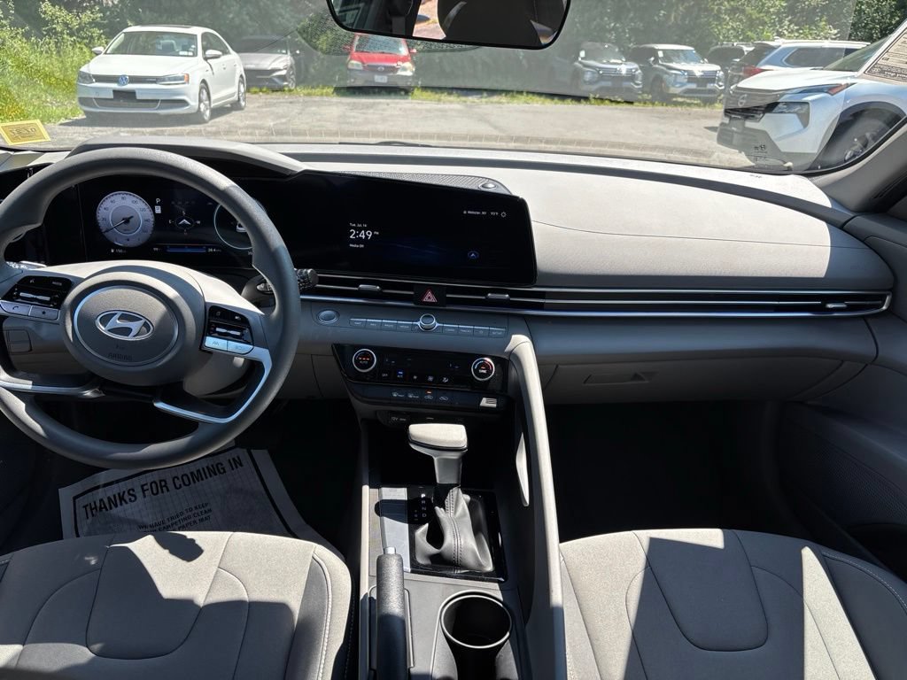 Certified 2024 Hyundai Elantra SEL FWD image 17