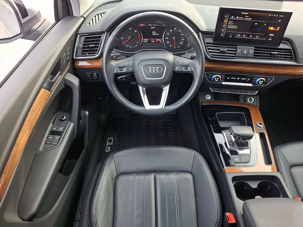 Used 2023 Audi Q5 2.0T Premium w/ Convenience Package AWD/4WD image 11