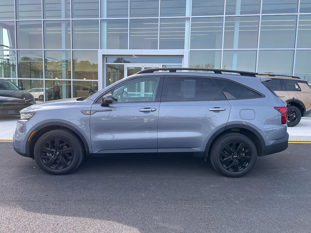 Used 2023 Kia Sorento S image 2