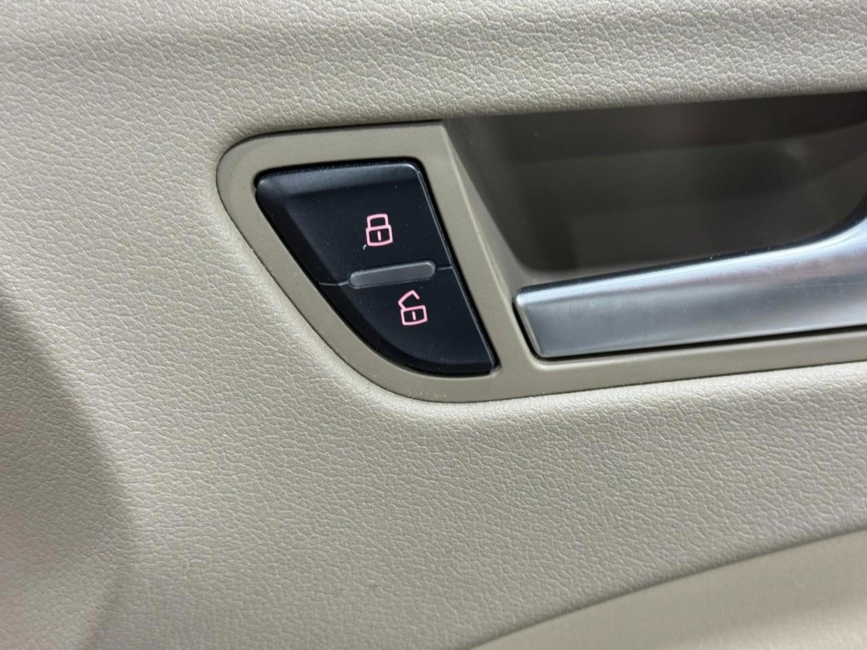 Used 2012 Audi A4 2.0T Premium w/ Convenience Pkg image 21