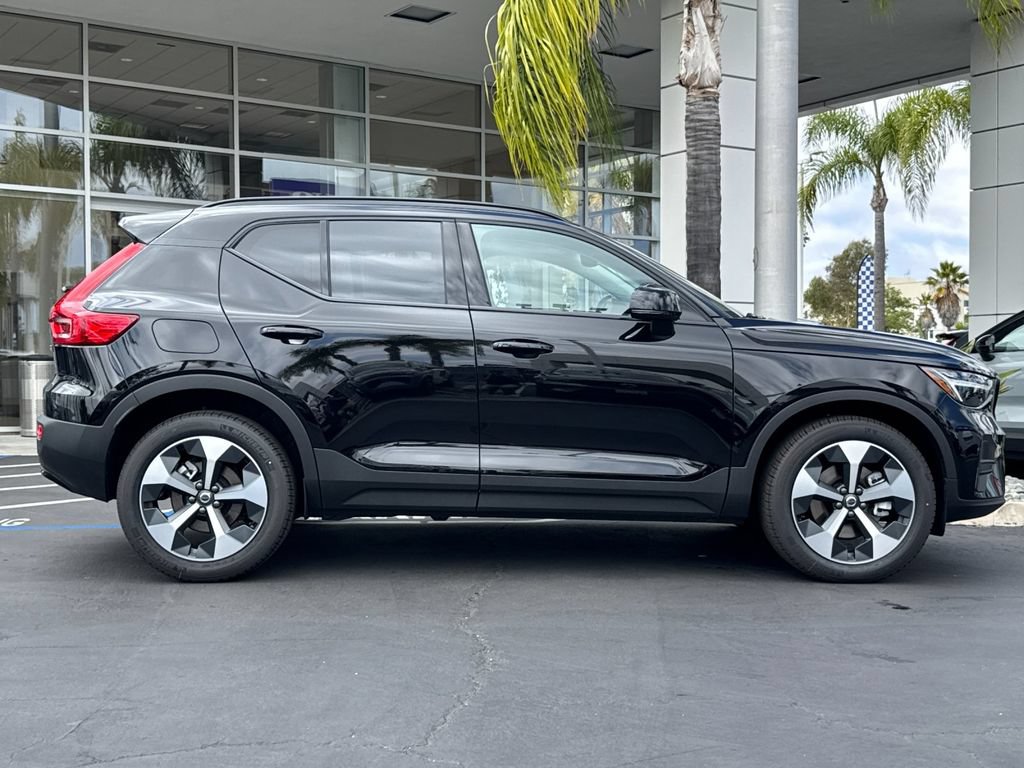 New 2026 Volvo XC40 B5 Core w/ Climate Package AWD/4WD image 6
