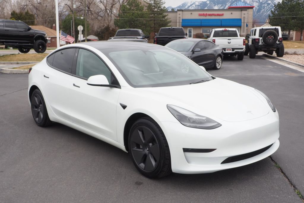 Used 2023 Tesla Model 3 Standard Range image 3