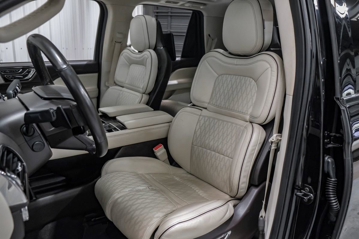 Used 2020 Lincoln Navigator Black Label w/ Cargo Convenience Package AWD/4WD image 30
