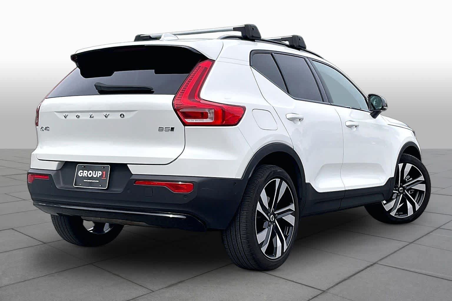 Used 2023 Volvo XC40 B5 Plus AWD/4WD image 12