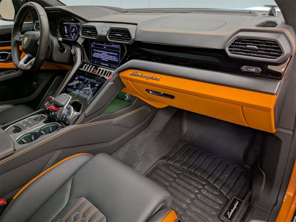 Used 2024 Lamborghini Urus S image 6