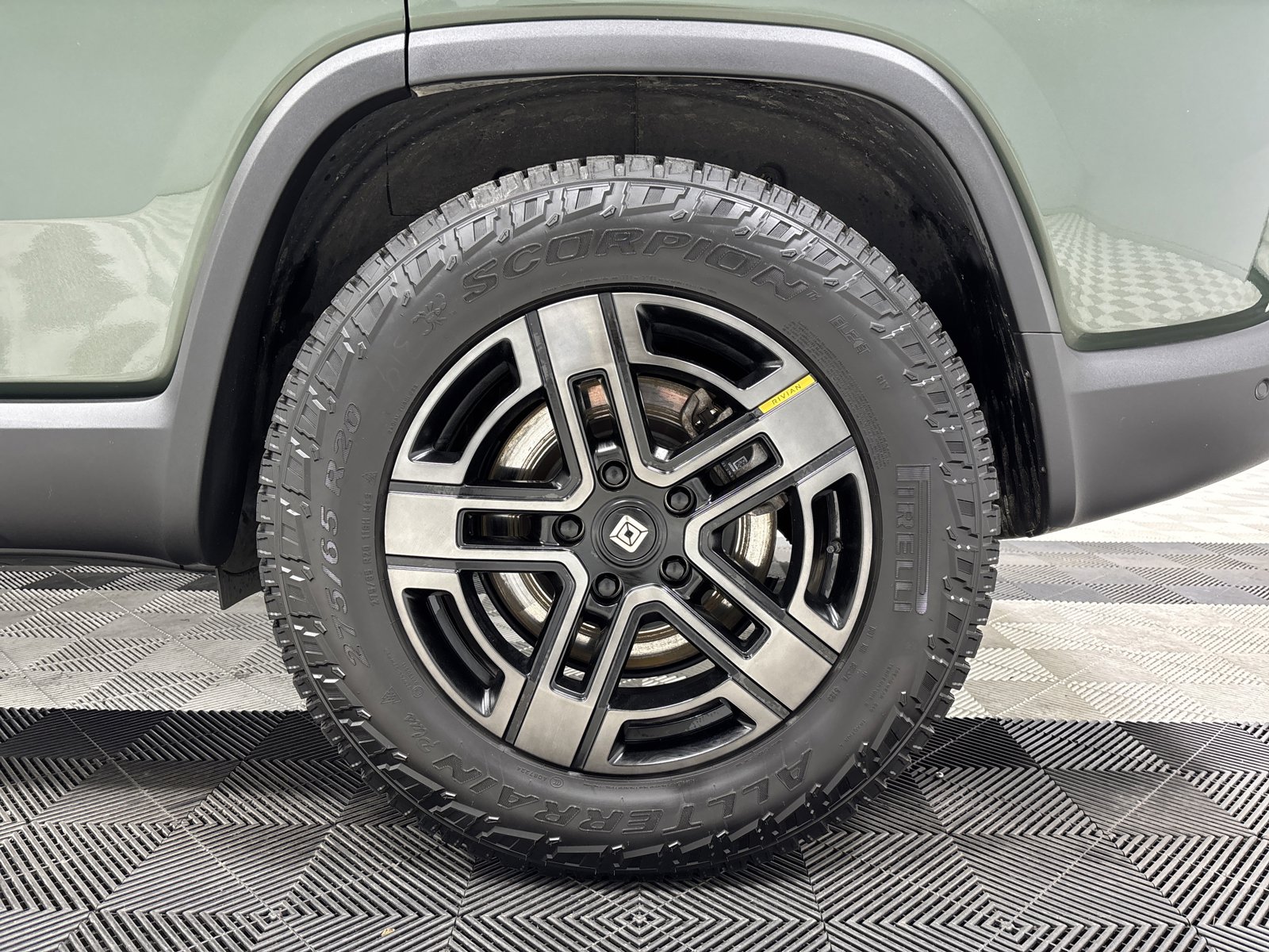 Used 2024 Rivian R1S Adventure AWD/4WD image 10