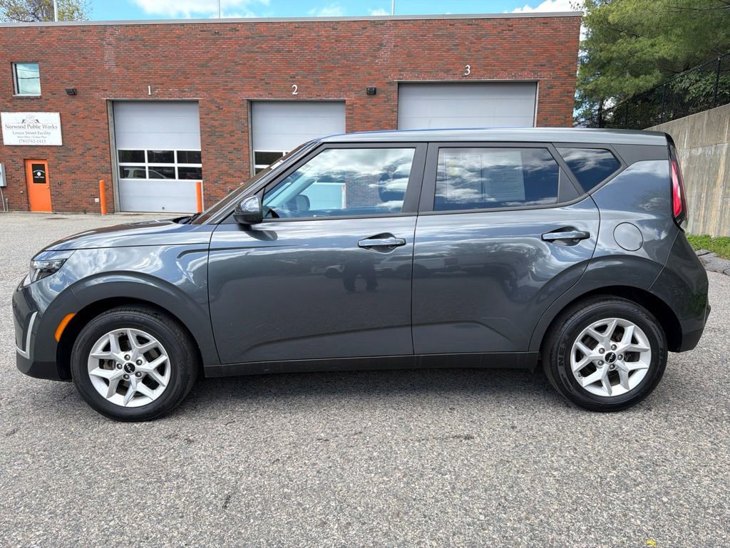 Certified 2023 Kia Soul LX w/ LX Technology Package FWD image 2