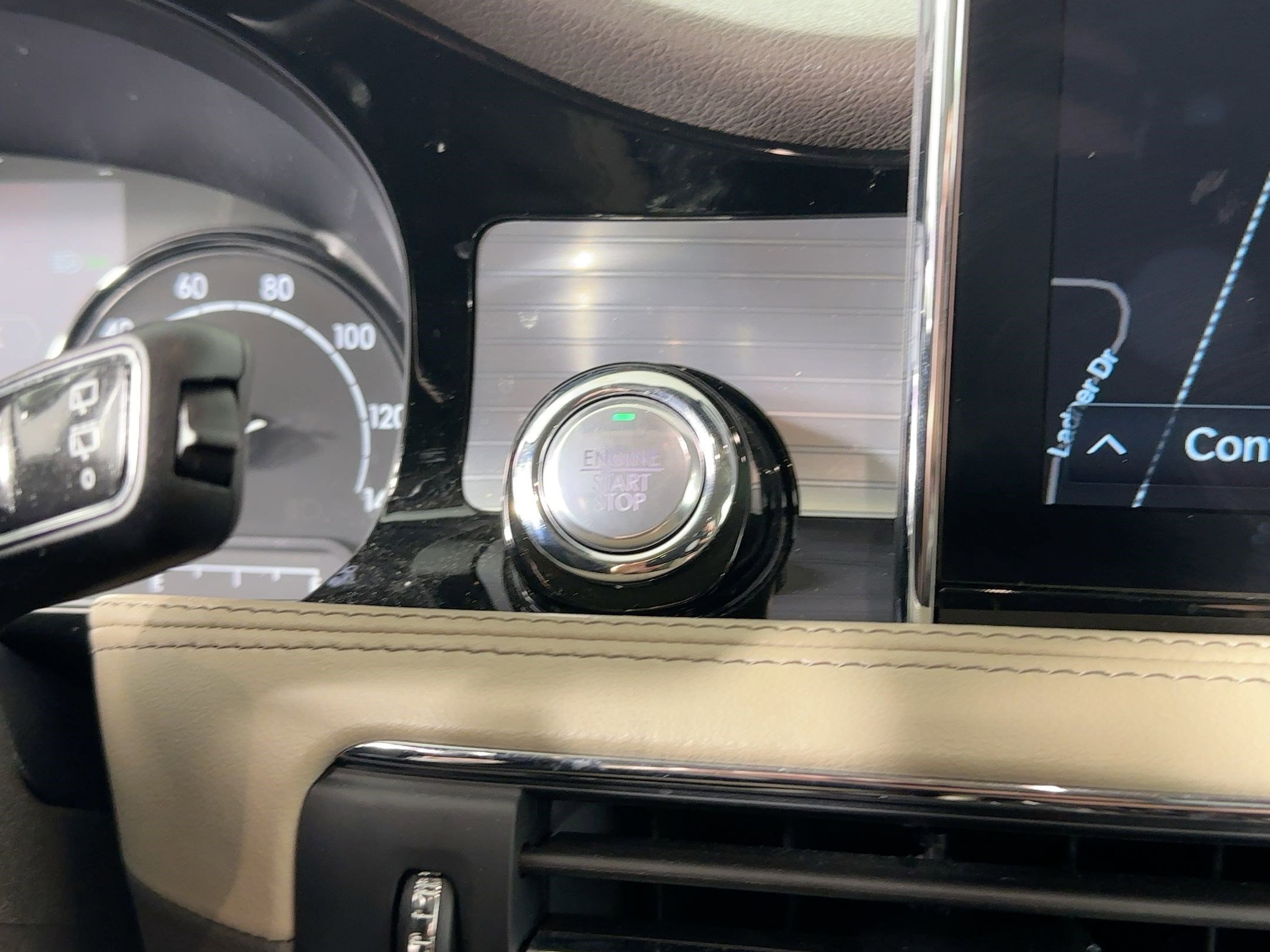 Used 2021 Lincoln Corsair Standard w/ Equipment Group 101A image 18