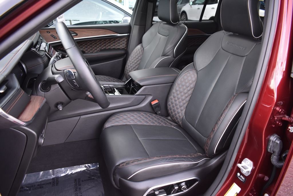Used 2025 Jeep Grand Cherokee Summit w/ Adv Protech Group IV AWD/4WD image 23