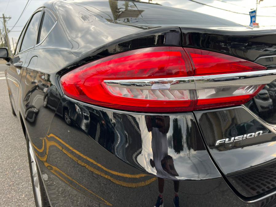 Used 2018 Ford Fusion SE w/ Fusion SE Technology Package FWD image 6