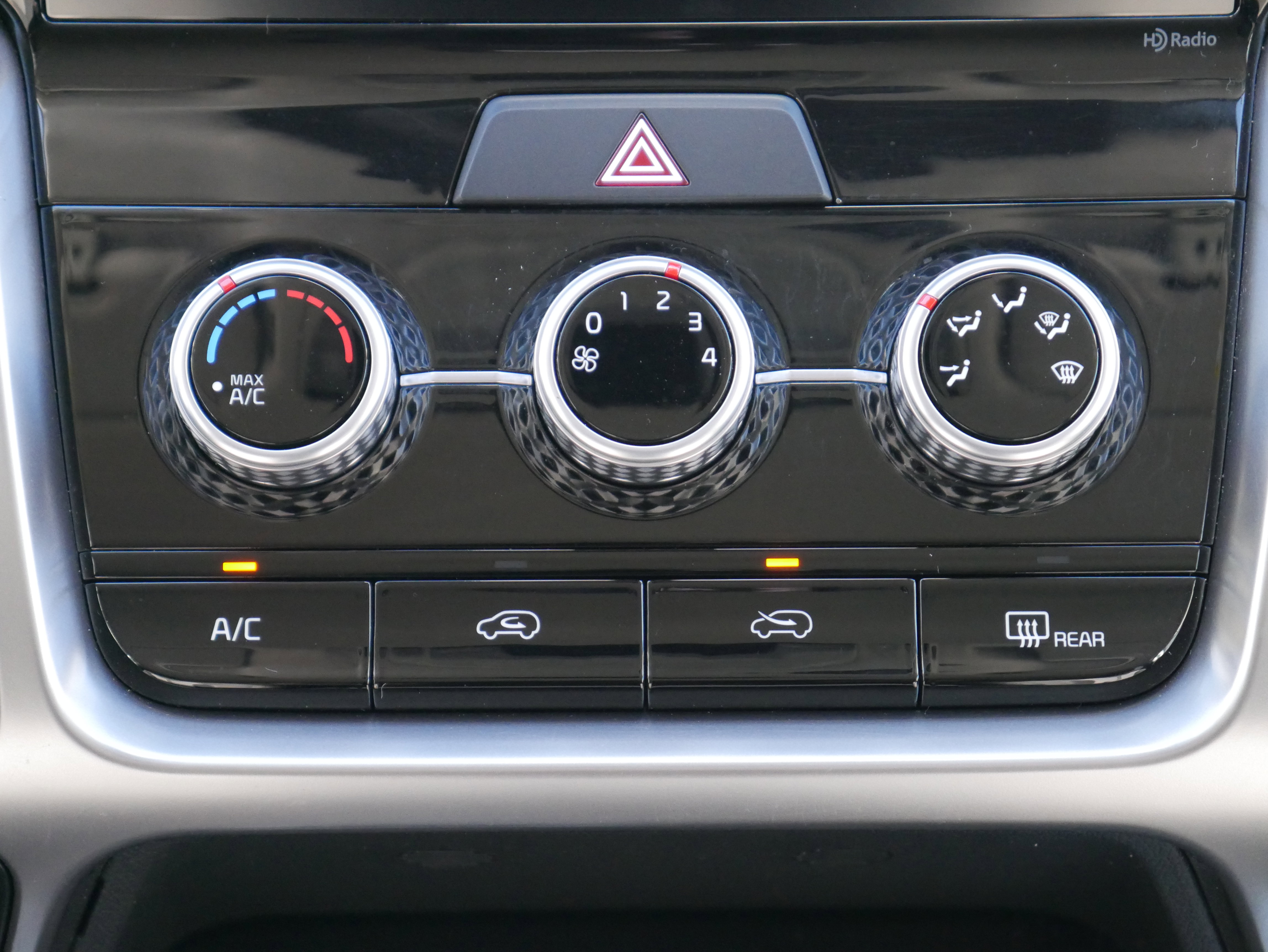 Used 2023 Kia Sorento LX image 19