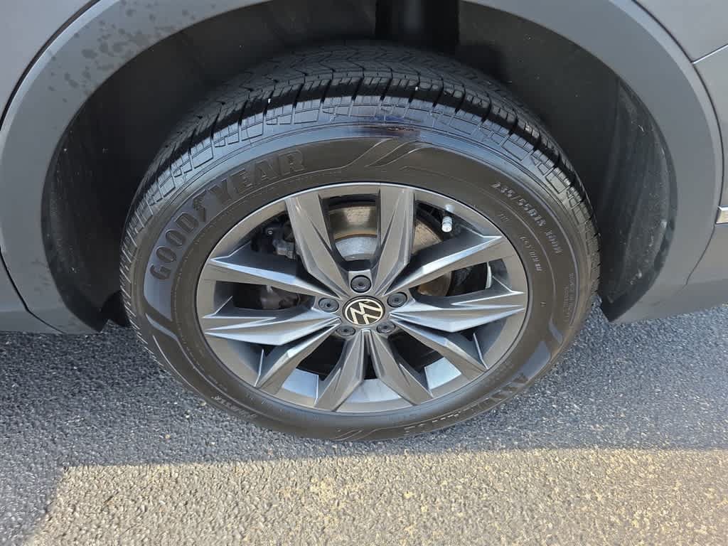 Used 2024 Volkswagen Tiguan SE w/ Panoramic Sunroof Package AWD/4WD image 28