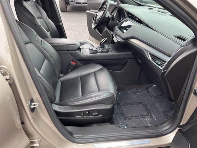 Used 2023 Cadillac XT4 Premium Luxury w/ Cold Weather Package FWD image 29