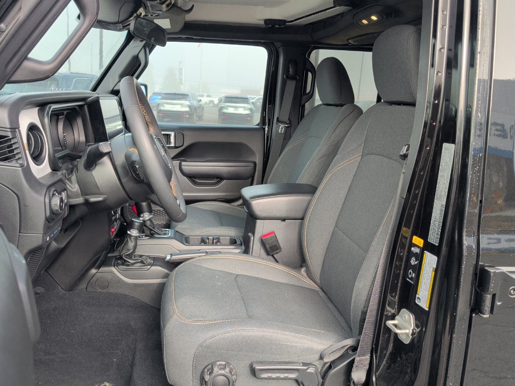Used 2024 Jeep Wrangler Unlimited AWD/4WD image 13