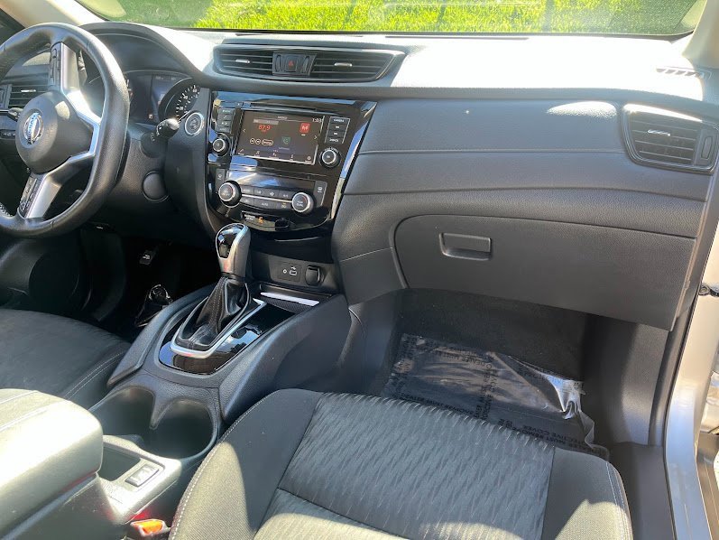 Used 2020 Nissan Rogue SV image 37