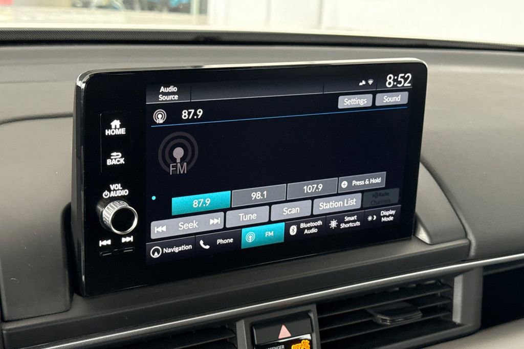 Certified 2025 Honda Pilot Touring image 15