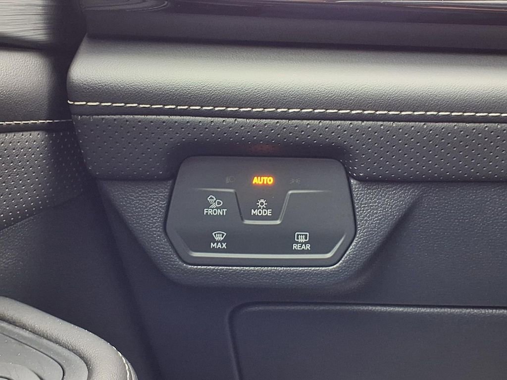 Used 2025 Volkswagen Atlas Cross Sport SE image 15