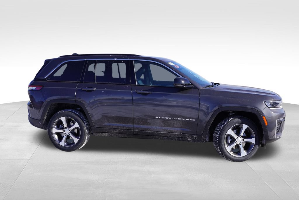 New 2026 Jeep Grand Cherokee Limited w/ Trailer Tow Package AWD/4WD image 2