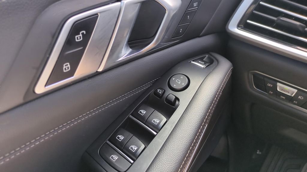 Used 2022 BMW X5 sDrive40i w/ Premium Package RWD image 28