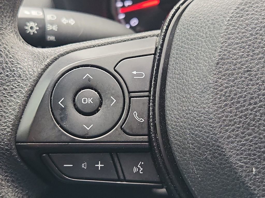 Used 2021 Toyota RAV4 LE image 27