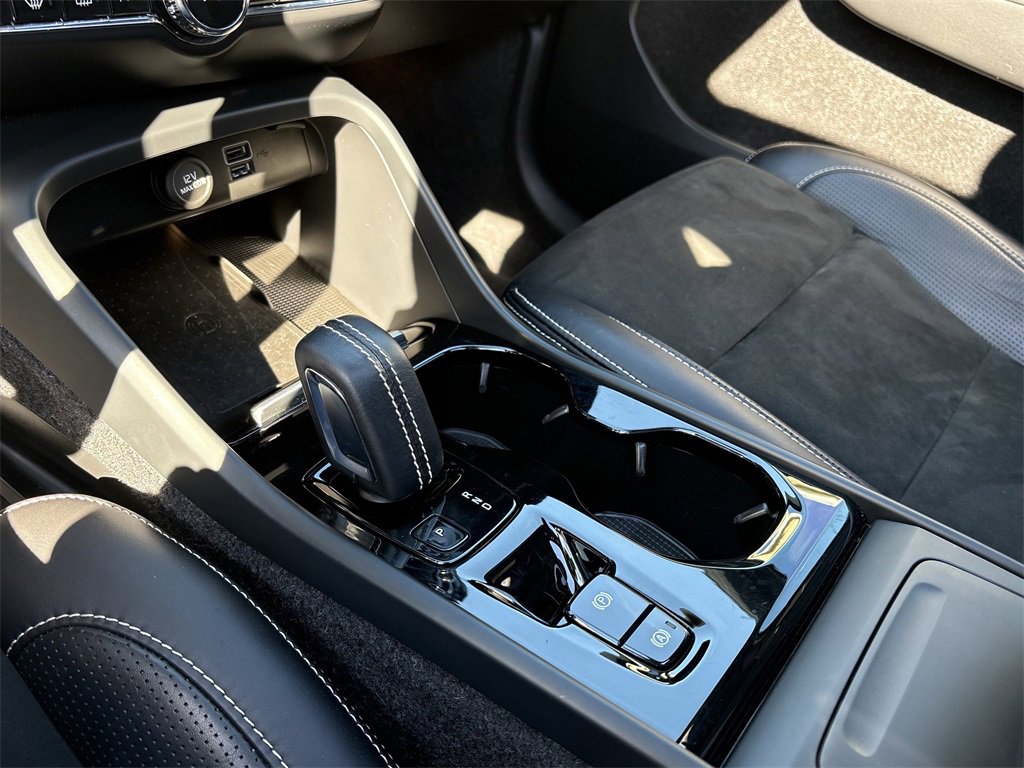 Used 2021 Volvo XC40 T5 R-Design w/ Advanced Package image 22