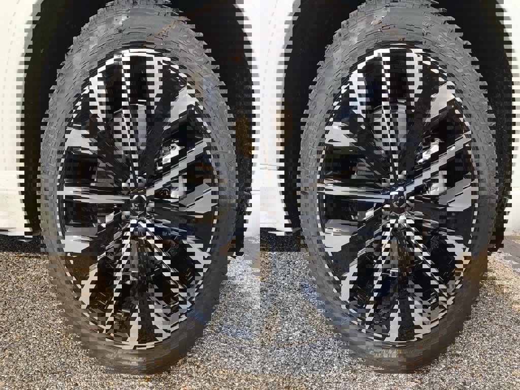 New 2026 Volvo XC90 B6 Ultra w/ Protection Package image 9