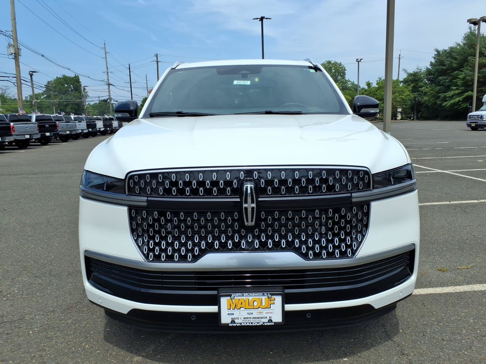 New 2027 Lincoln Navigator Reserve AWD/4WD image 2