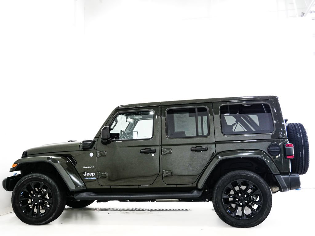 Used 2022 Jeep Wrangler Unlimited Sahara w/ Cold Weather Group AWD/4WD image 6