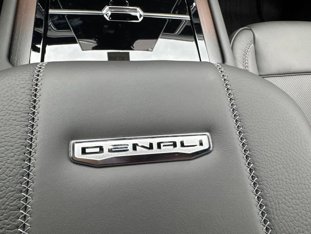 New 2026 GMC Yukon XL Denali w/ Denali Reserve Package AWD/4WD image 79