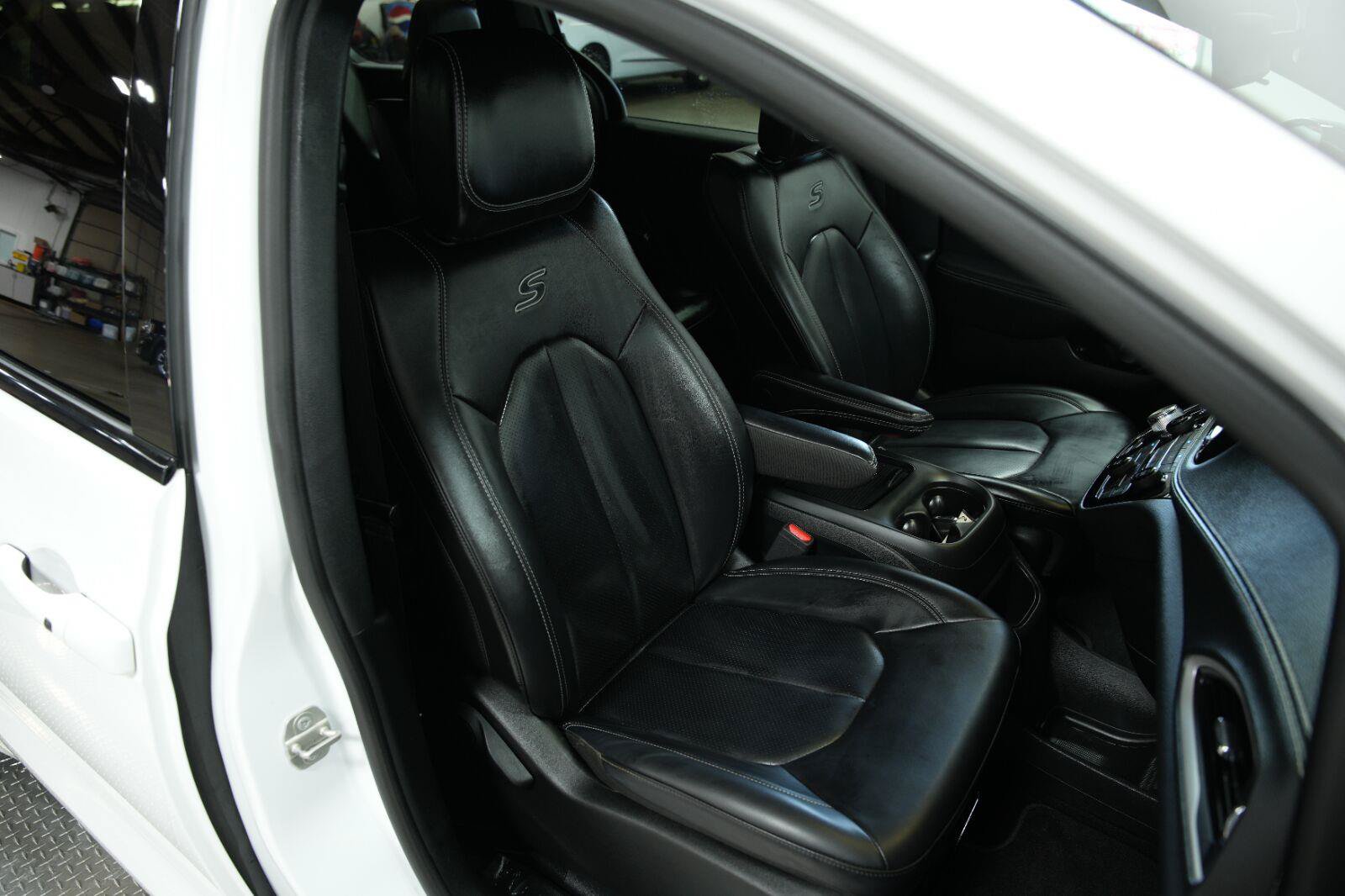 Used 2024 Chrysler Pacifica Limited FWD image 20