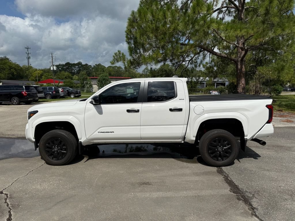 Used 2025 Toyota Tacoma SR5 AWD/4WD image 9