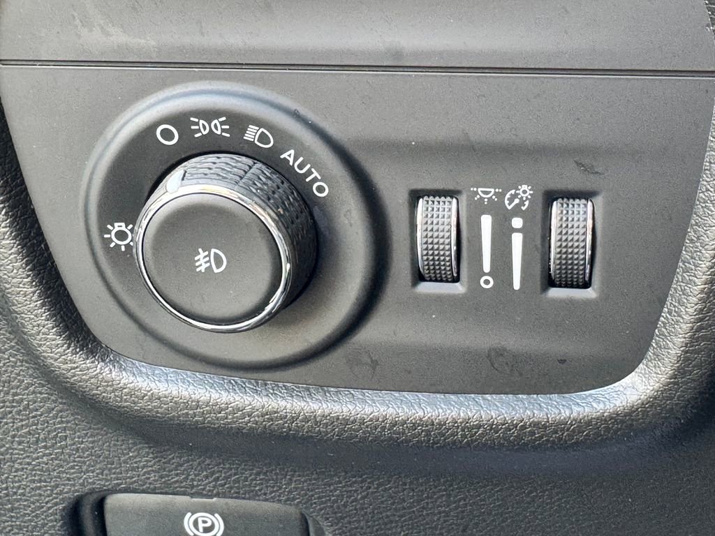Used 2022 Jeep Grand Cherokee L Limited AWD/4WD image 35
