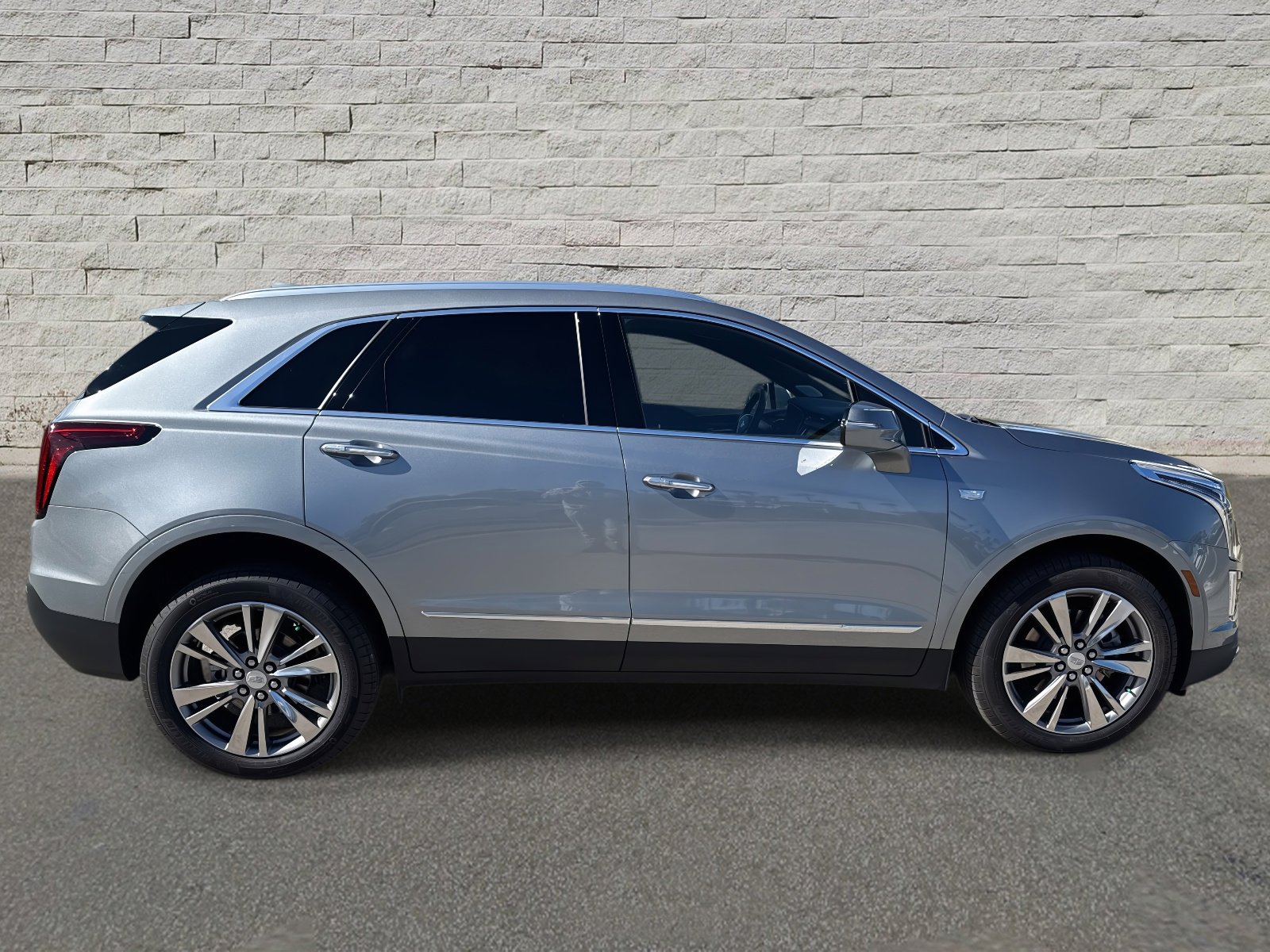 Certified 2025 Cadillac XT5 Premium Luxury image 4