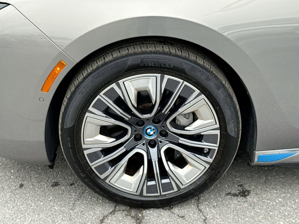Used 2023 BMW i7 xDrive60 AWD/4WD image 19