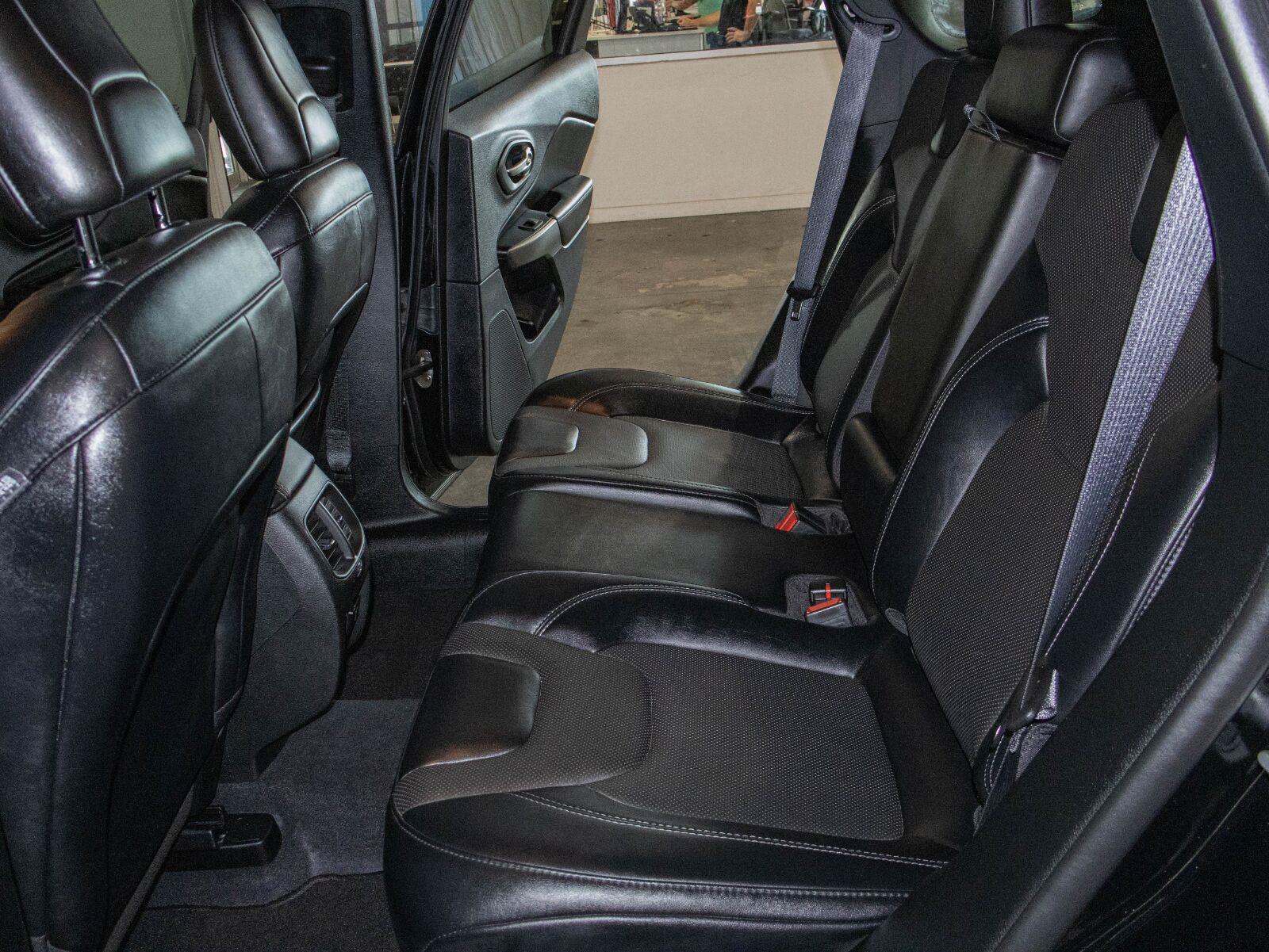 Used 2022 Jeep Cherokee Limited AWD/4WD image 15