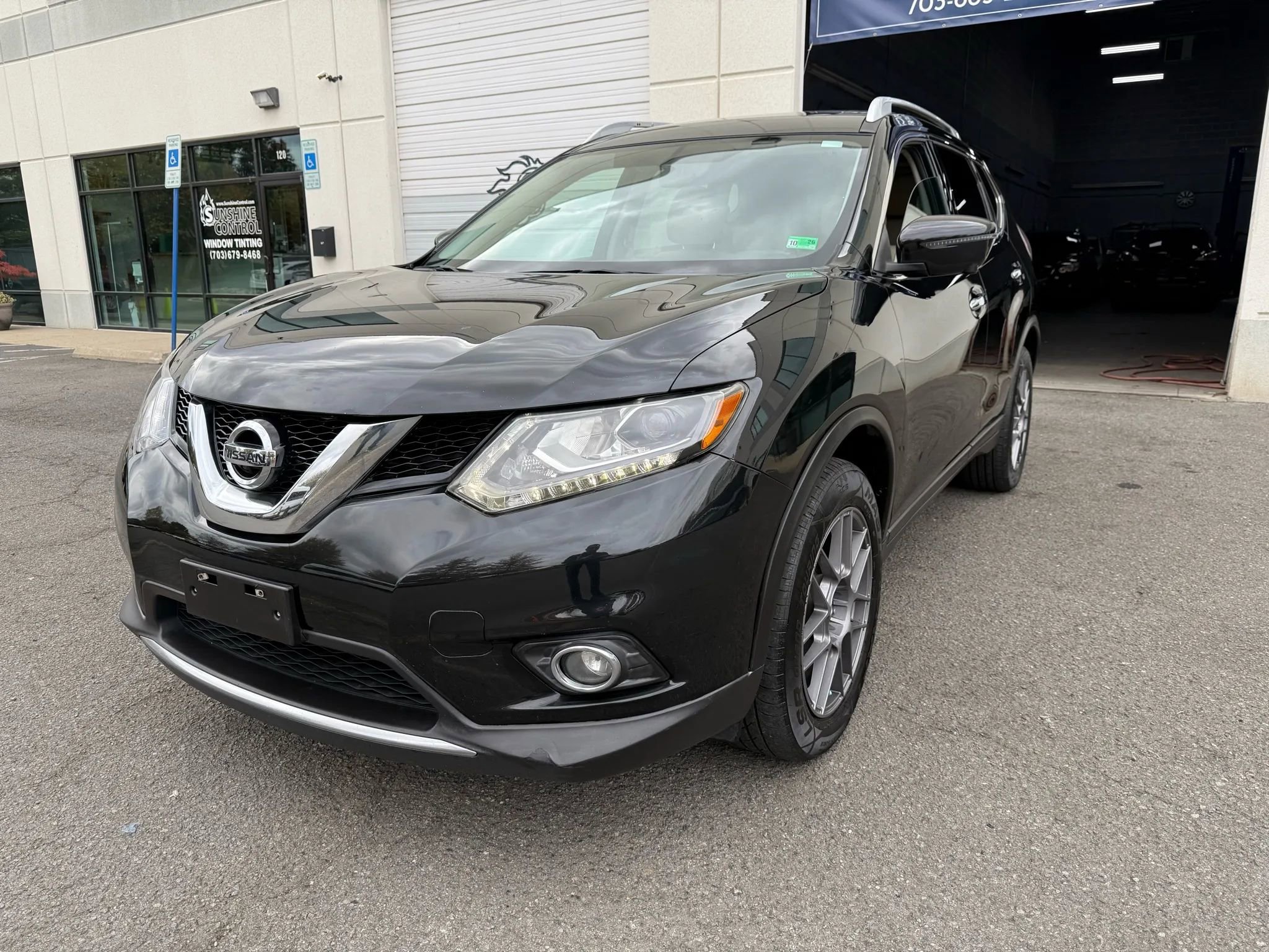 Used 2016 Nissan Rogue SL w/ SL Premium Package image 4