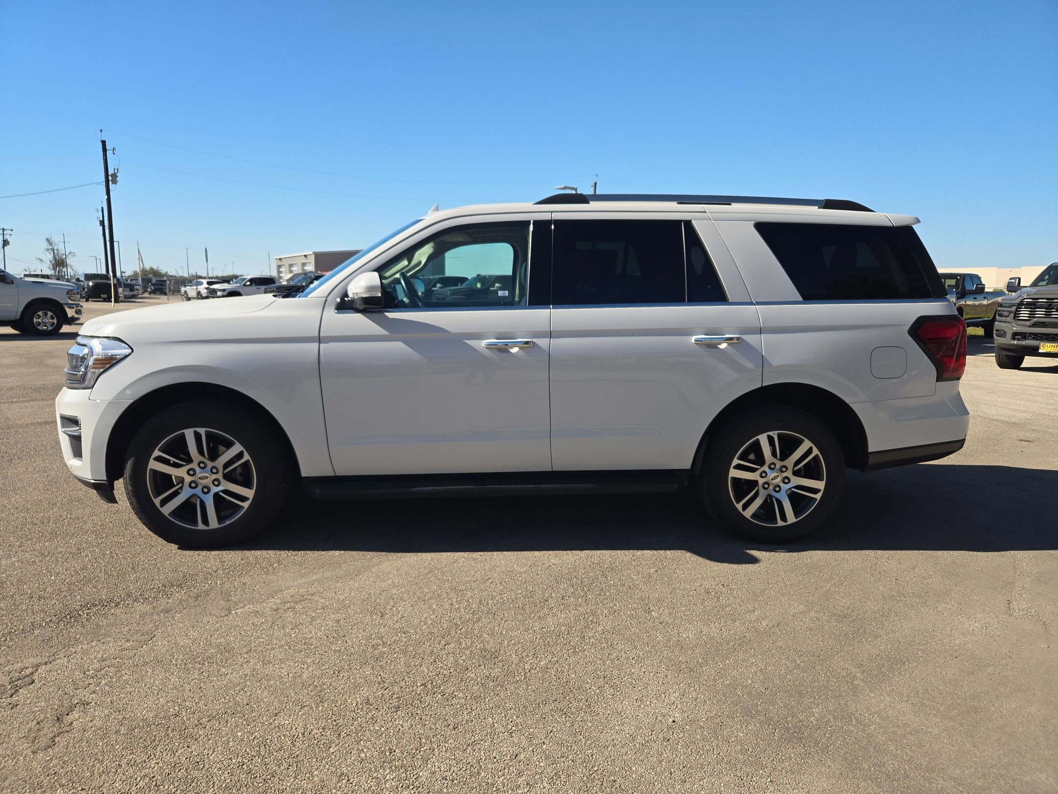 Used 2024 Ford Expedition Limited image 6