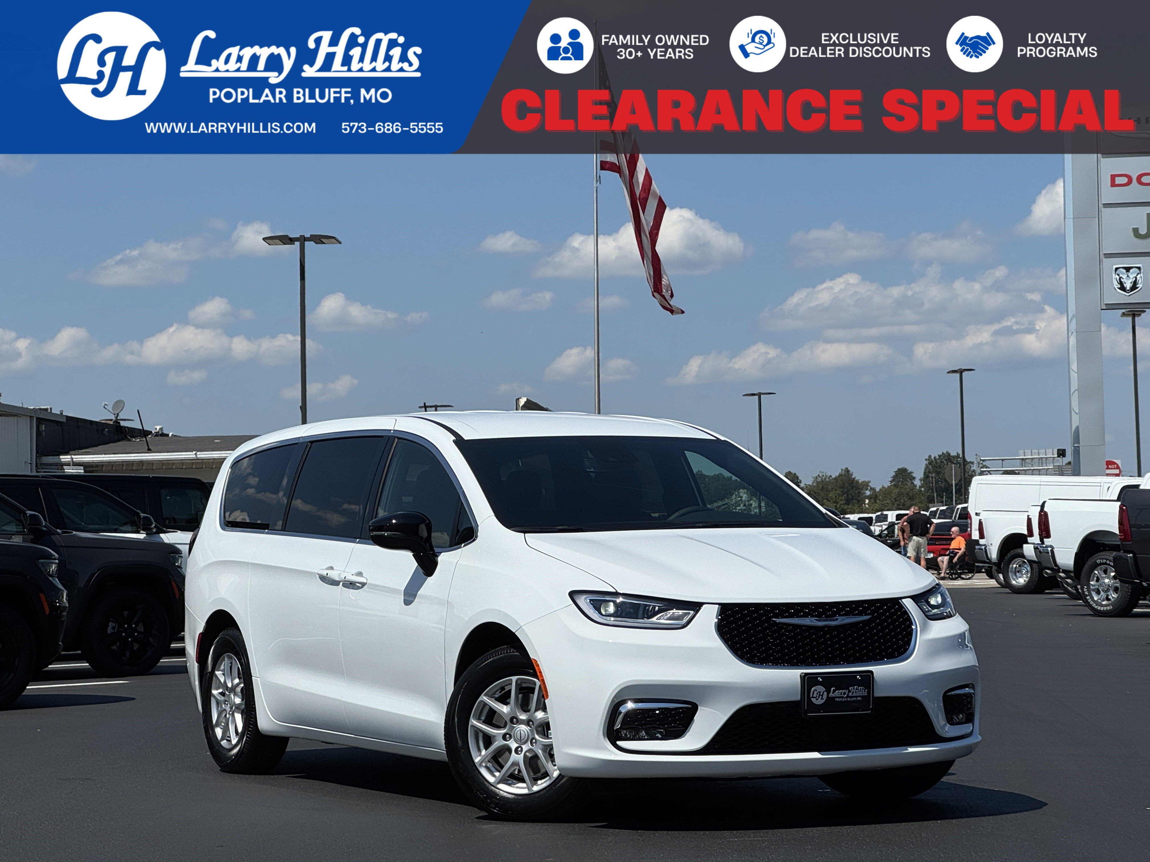 New 2026 Chrysler Pacifica Select