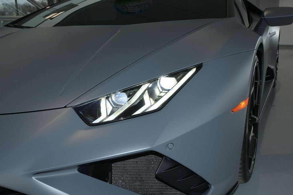 Used 2023 Lamborghini Huracan EVO RWD image 14