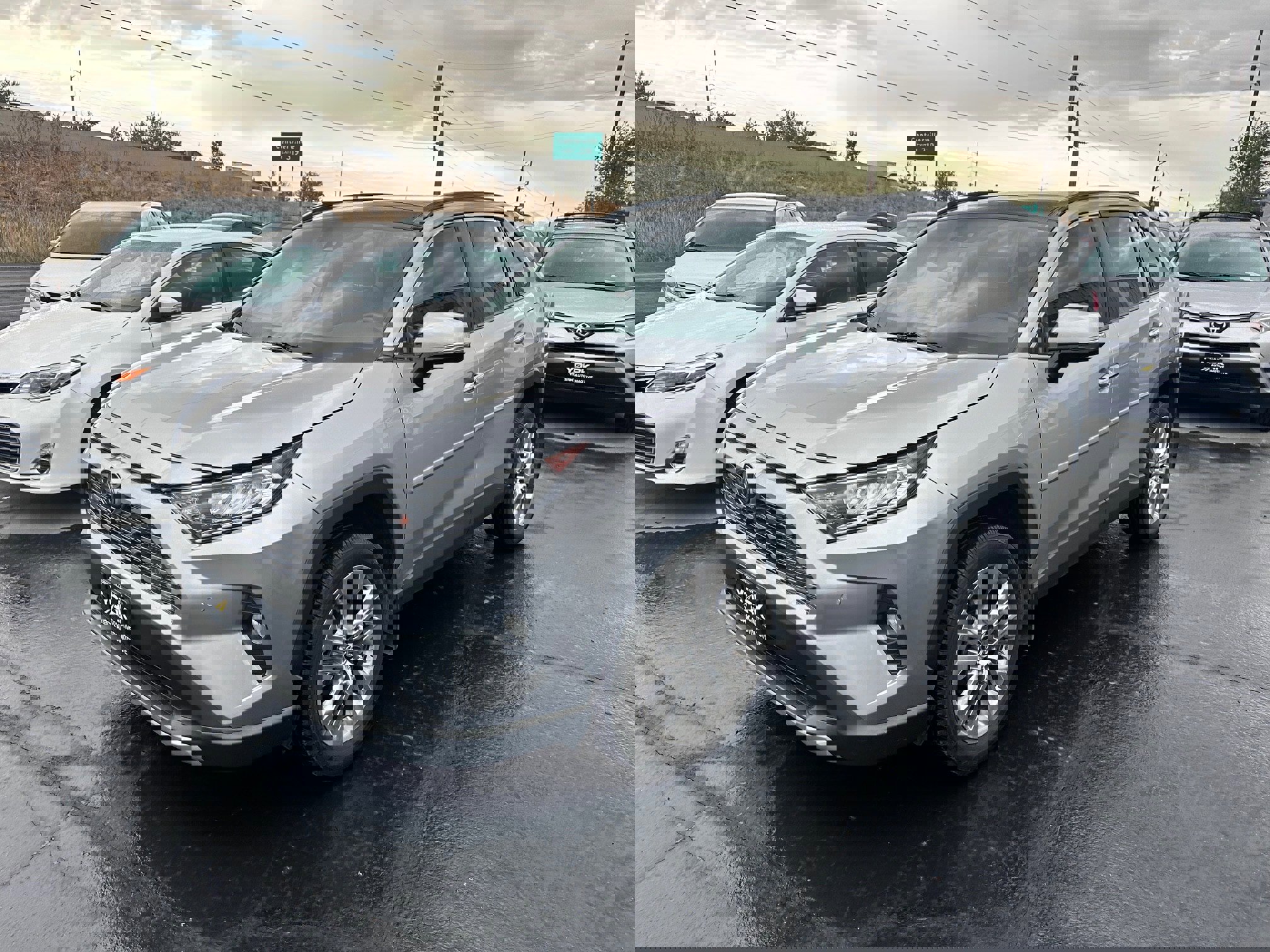 Used 2019 Toyota RAV4 Limited image 2