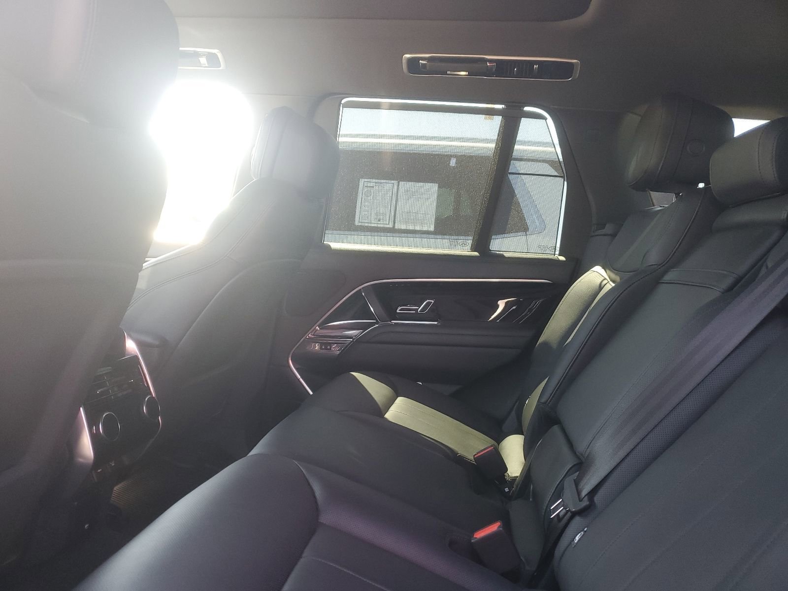 Used 2023 Land Rover Range Rover SE image 12